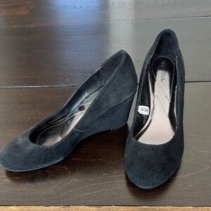 Merona Black Suede Wedges Shoes. 7.5  3” heel